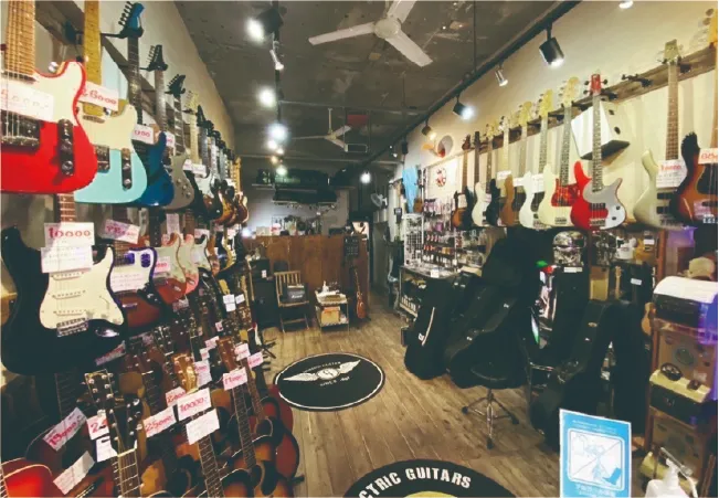 Marniya used guitar shop (1)