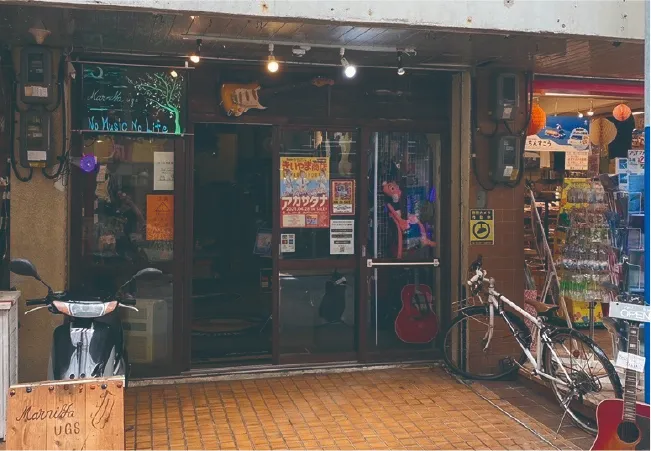 Marniya used guitar shop (2)