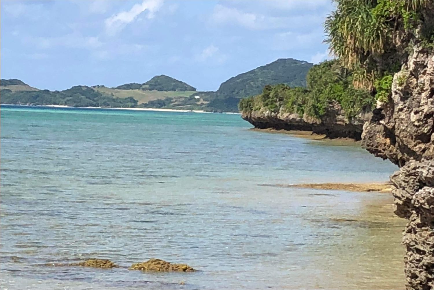 伊原間サビチ洞の洞内から海岸へ続く現地風景 2
